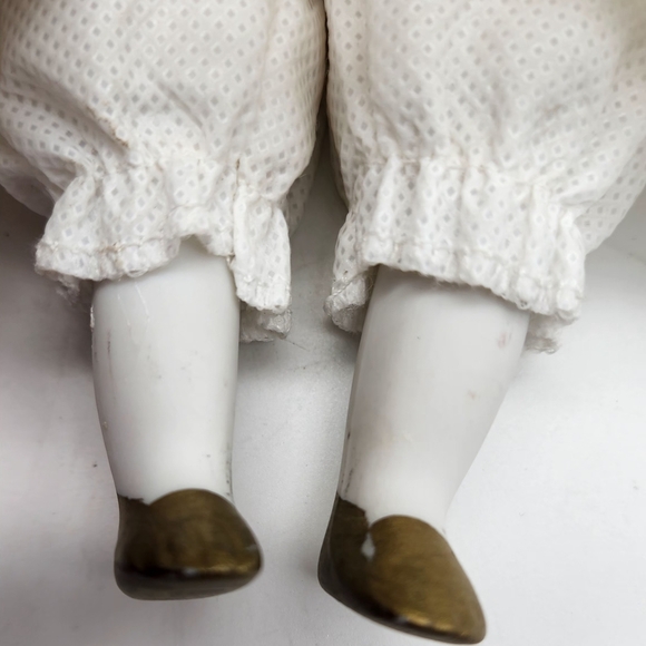 Vintage International Porcelain Doll in Traditional Costume - Picture 4 of 11